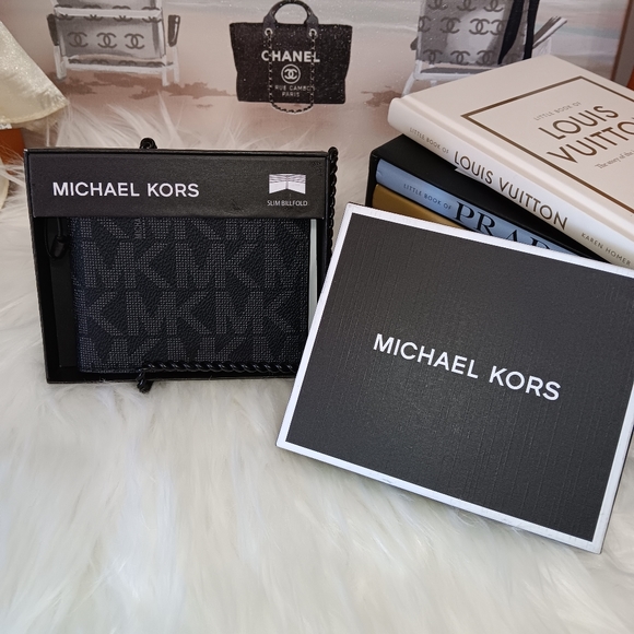 Michael Kors Black Jet Set Billfold Wallet NIB - Picture 1 of 4